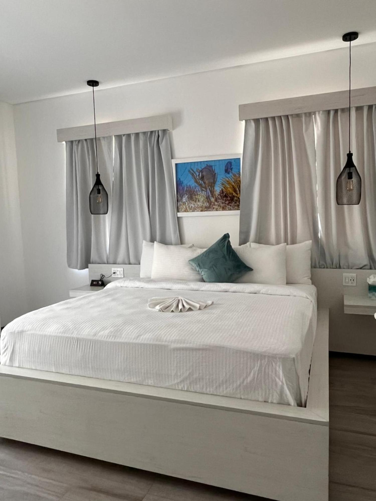 The Watermark Hotel سان بيدرو المظهر الخارجي الصورة