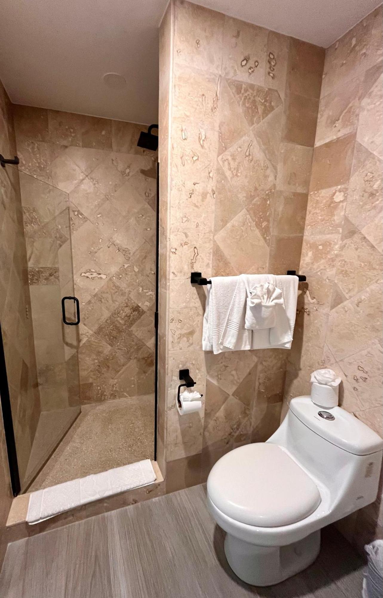 The Watermark Hotel سان بيدرو المظهر الخارجي الصورة